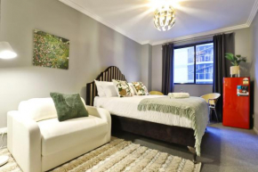 Vintage Charm Oasis - CBD Living with Parking, Sydney